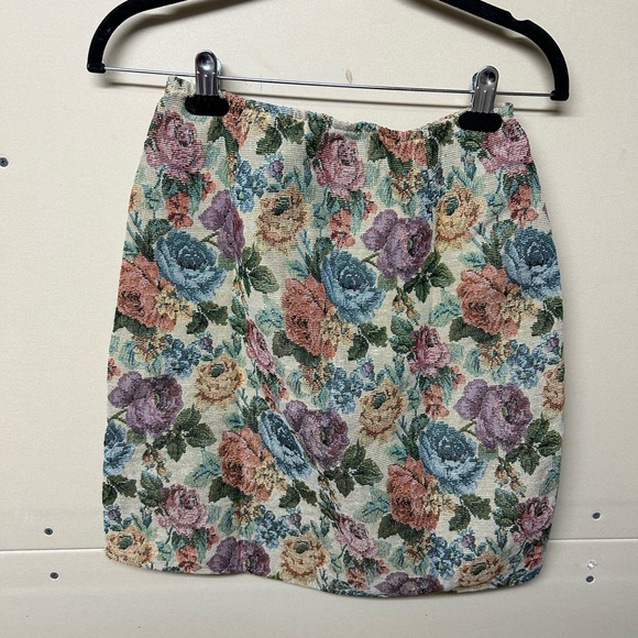2/$75💥- SKIRT | Women’s skirt size medium (fits like a small) - Picture 5 of 8